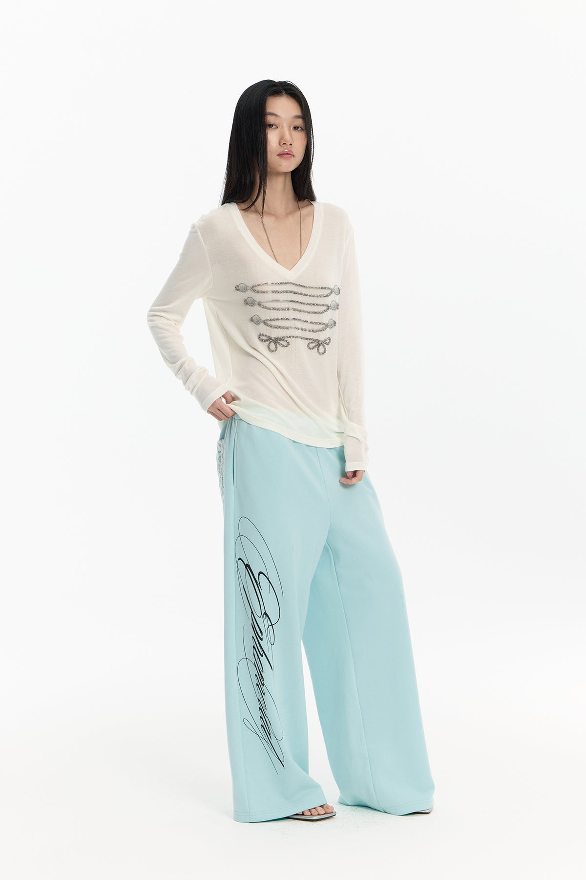 FAYCHUI Beaded Chain Bow V-Neck Long-Sleeve Tee