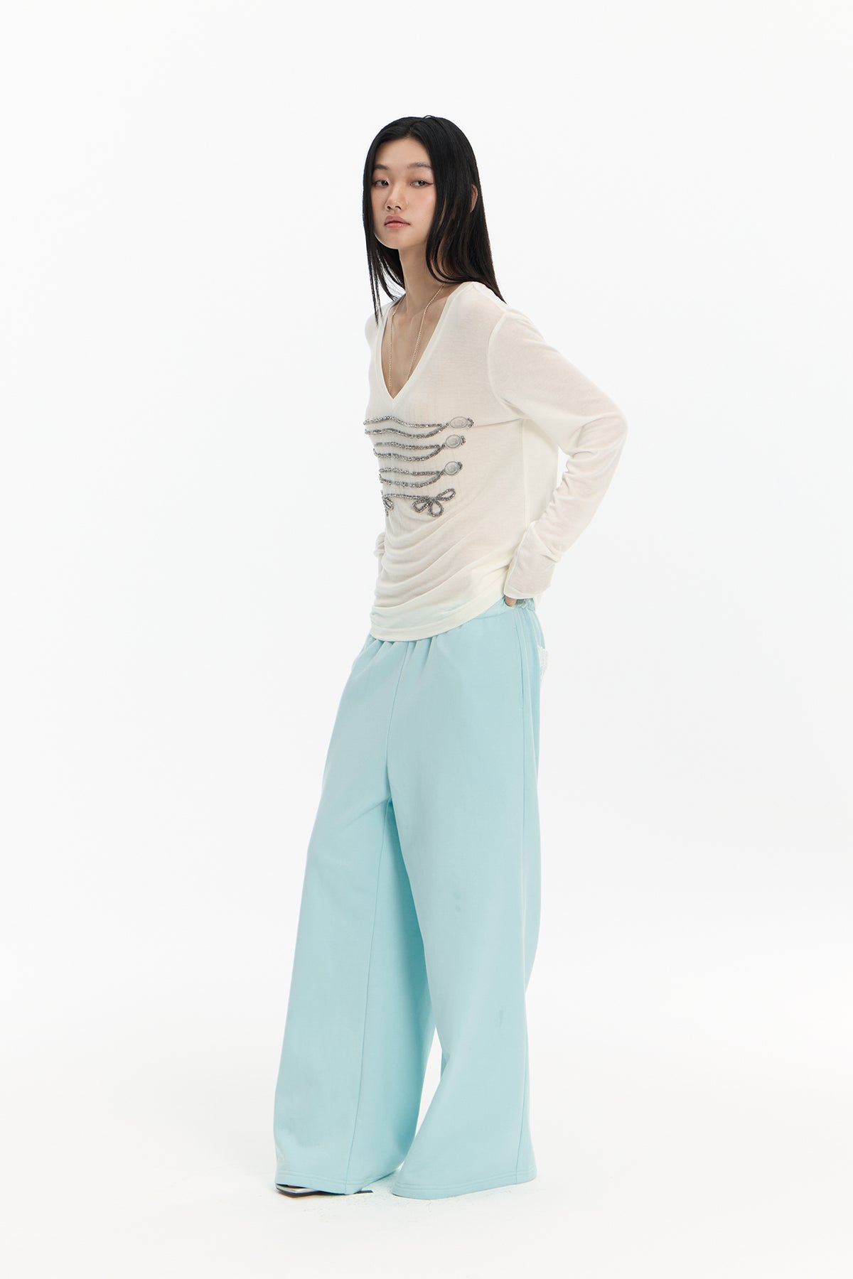 FAYCHUI Beaded Chain Bow V-Neck Long-Sleeve Tee