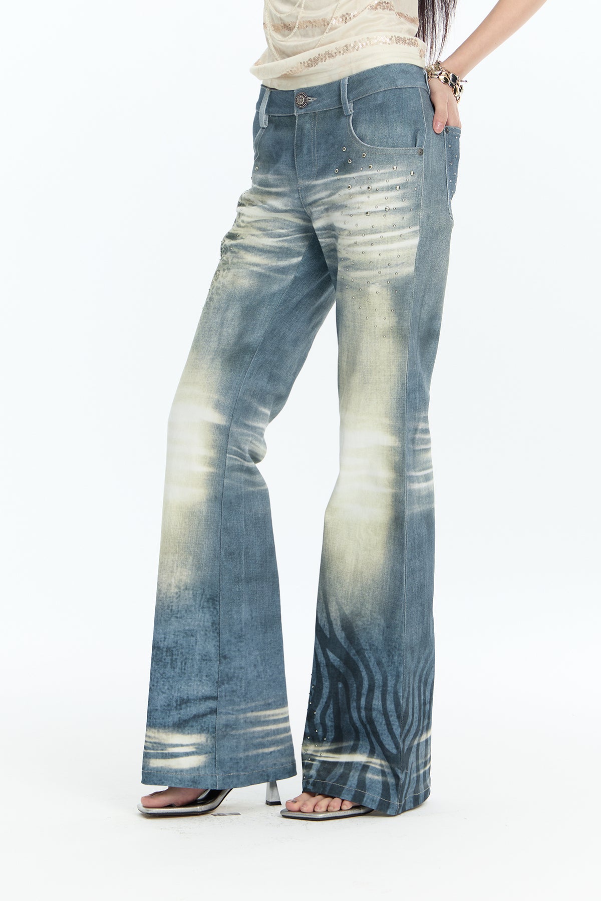 FAYCHUI Washed Leopard-Print Distressed Slim Flared Jeans