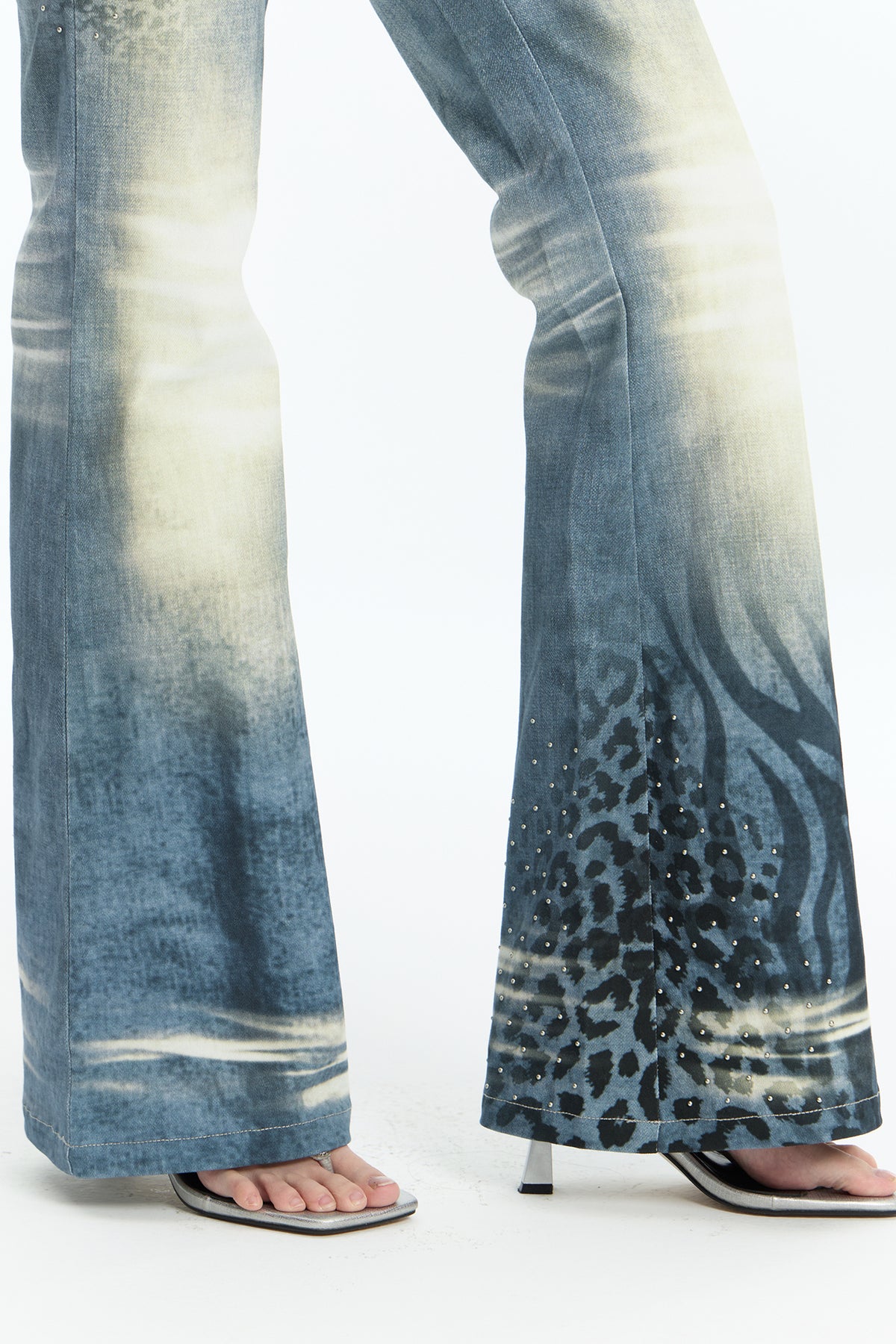 FAYCHUI Washed Leopard-Print Distressed Slim Flared Jeans
