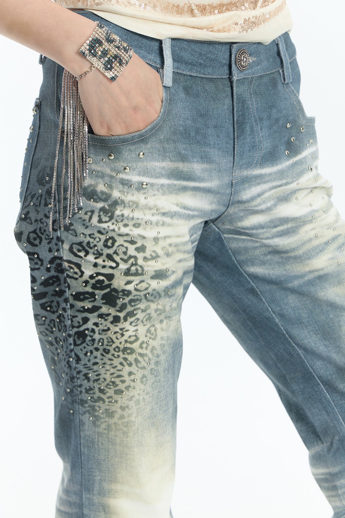 FAYCHUI Washed Leopard-Print Distressed Slim Flared Jeans