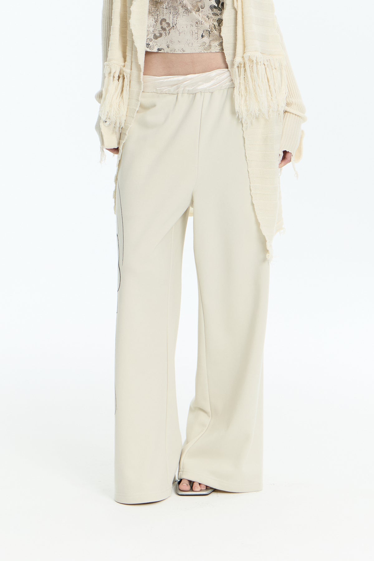 FAYCHUI Graphic Lace-Pocket Wide-Leg Sweatpants Beige