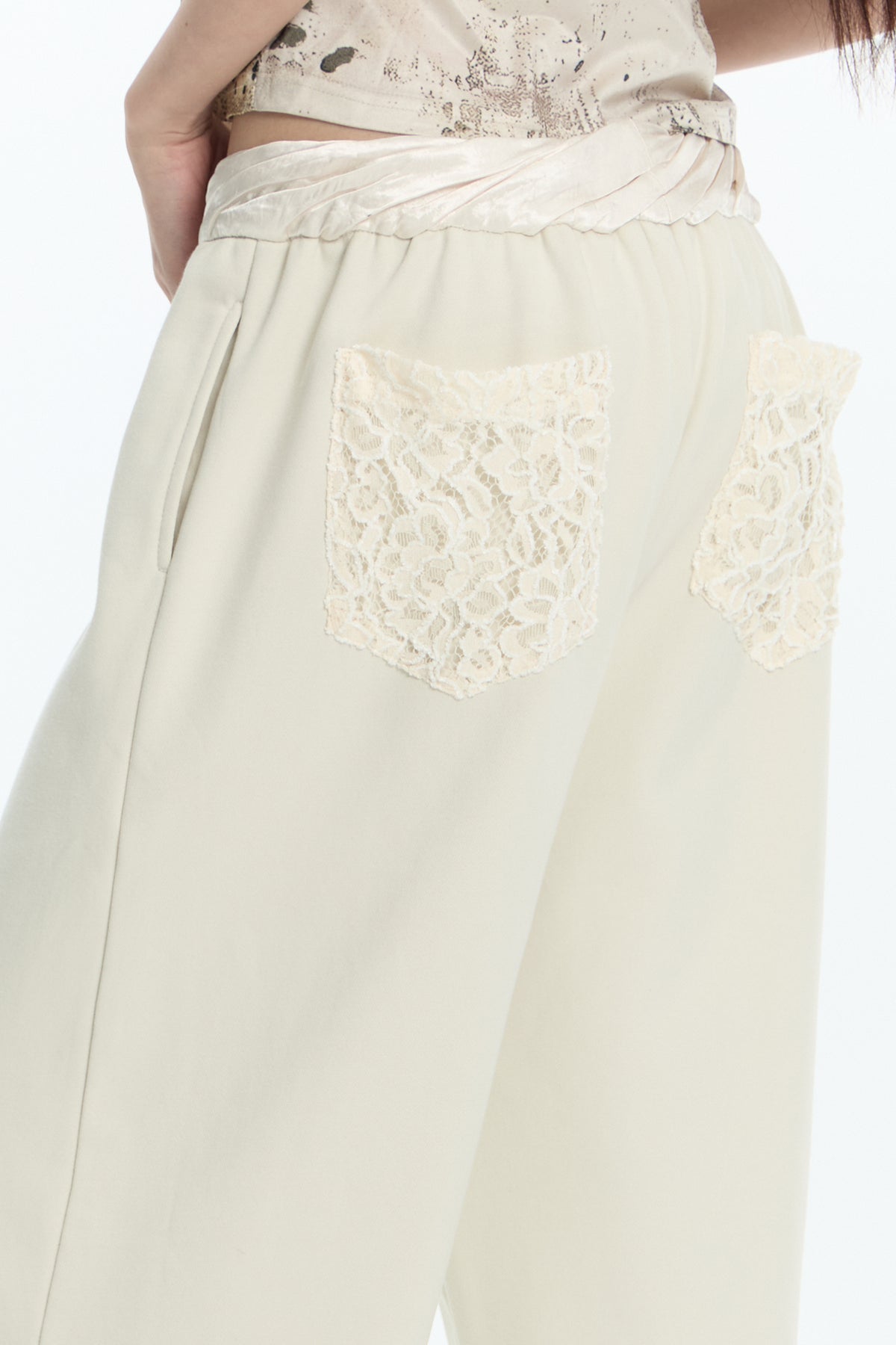 FAYCHUI Graphic Lace-Pocket Wide-Leg Sweatpants Beige