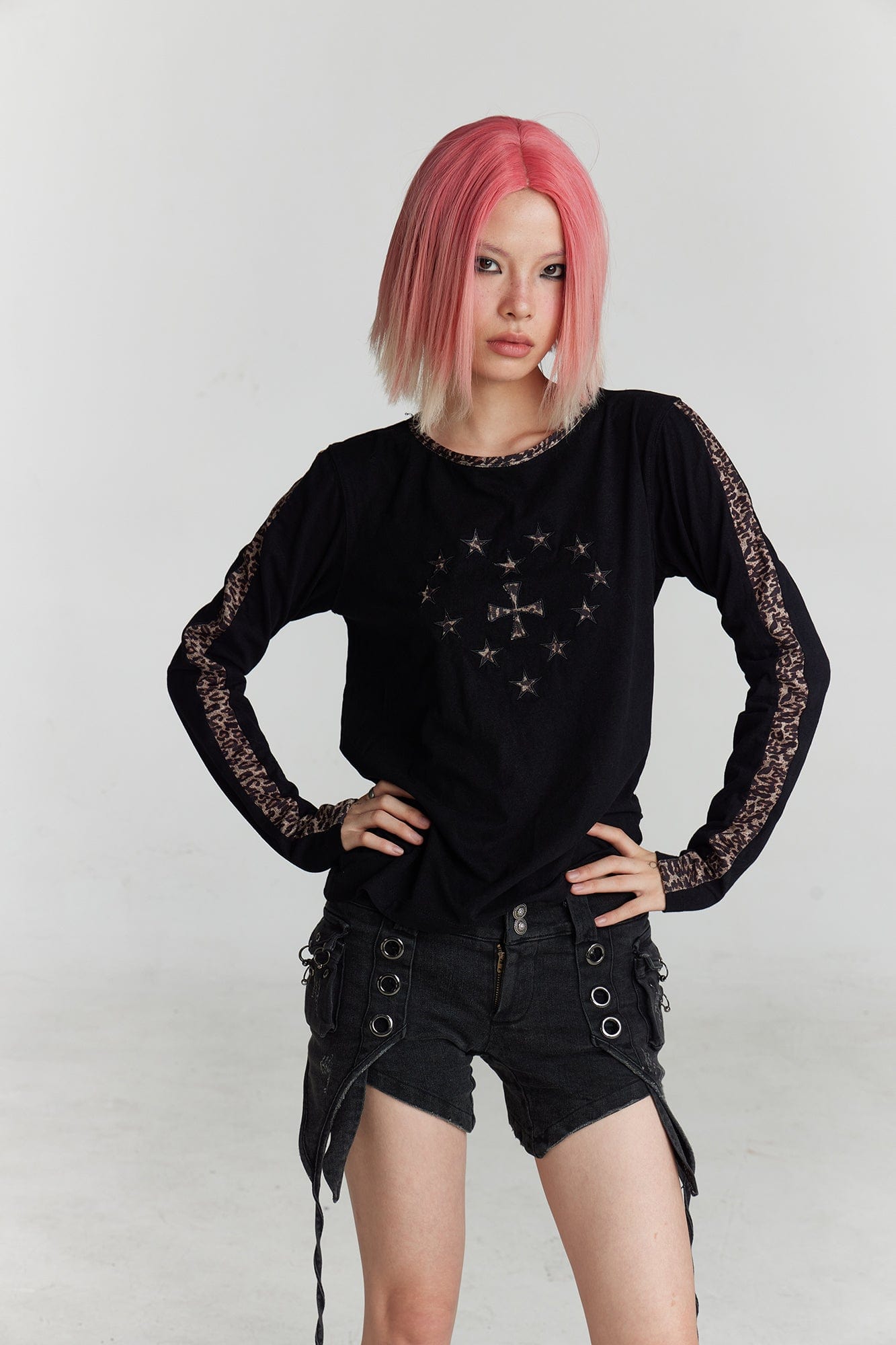FAYCHUI Leopard Trim Cross-Star Graphic Long Sleeve Tee