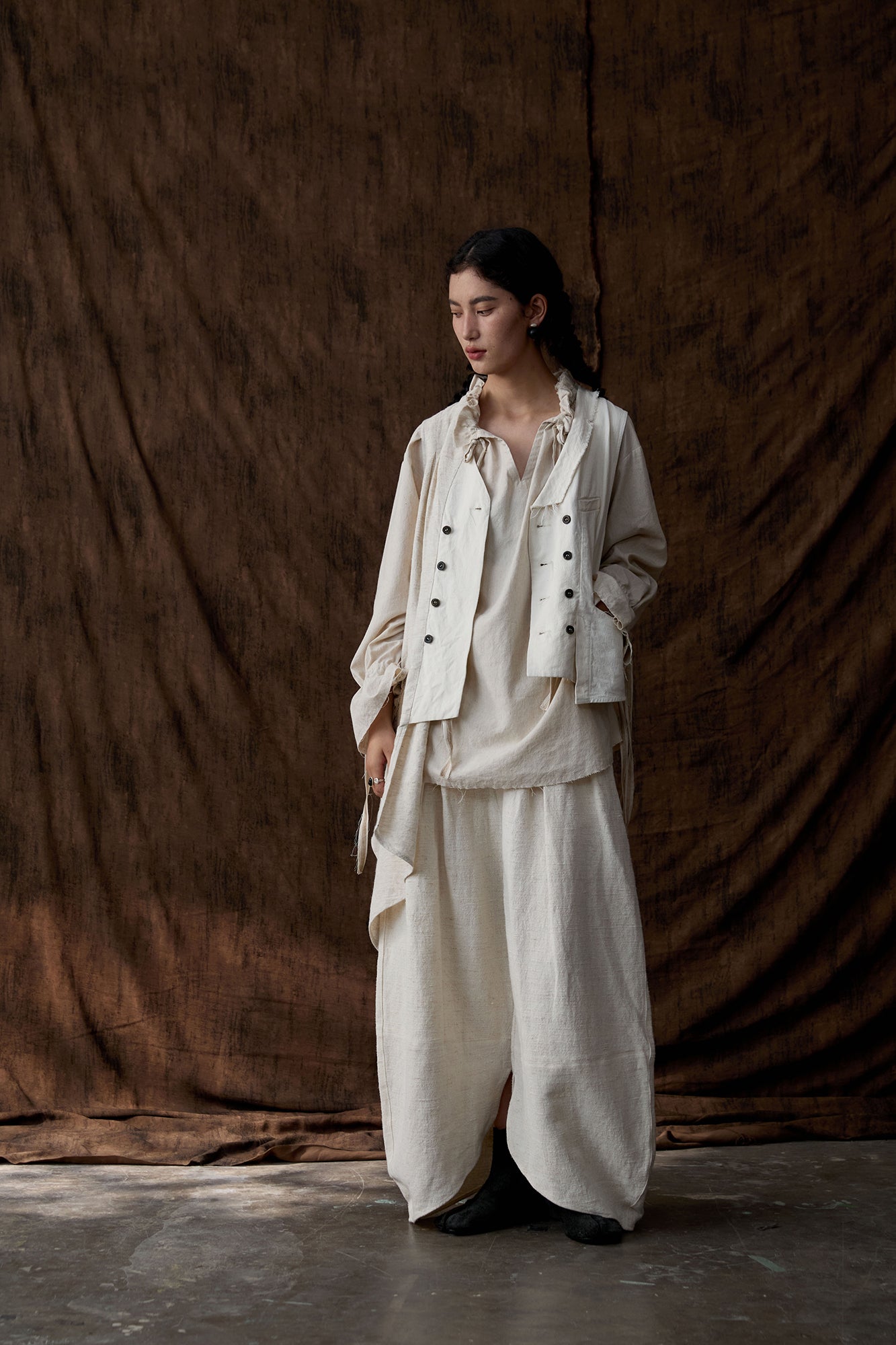 INCH LIM Pleated Split-Hem Curved-Leg Pants