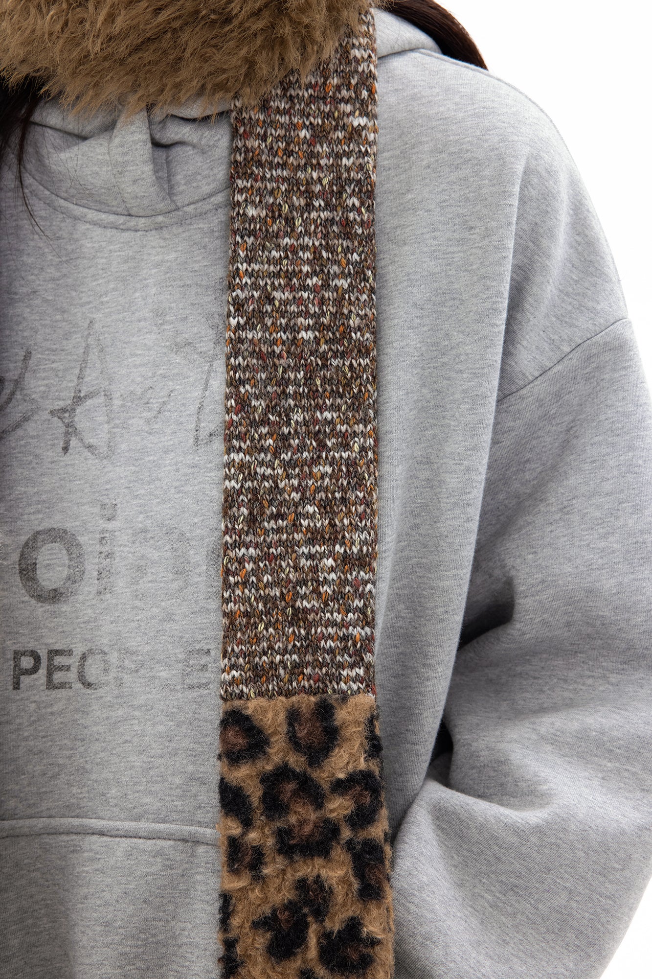 OINIMI Leopard Knit Spliced Faux Fur Scarf