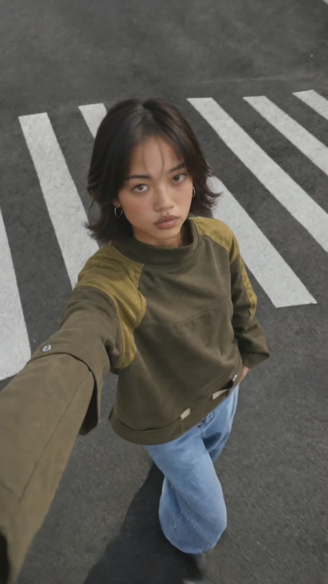 Ad video: NEVERSEEZ Curved-Seam Utility Barrel-Leg Jeans.mov (added by the ERP from the ad creative library)