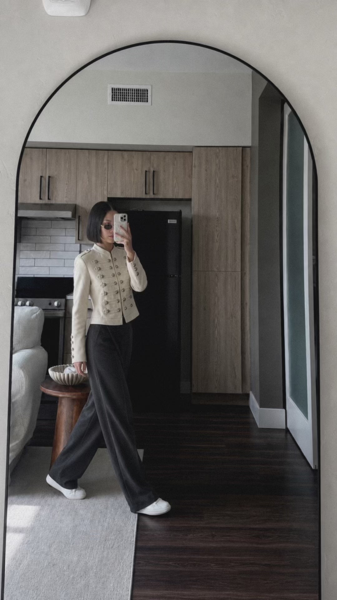 Ad video: mirror.mov (added by the ERP from the ad creative library)