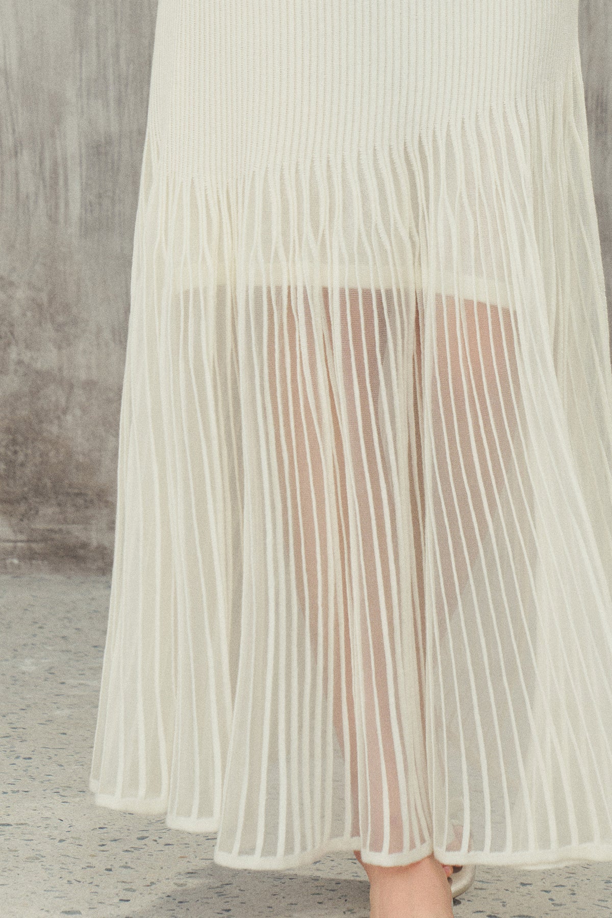 SAME FLOW Spliced Pleated High-Waist Maxi Skirt