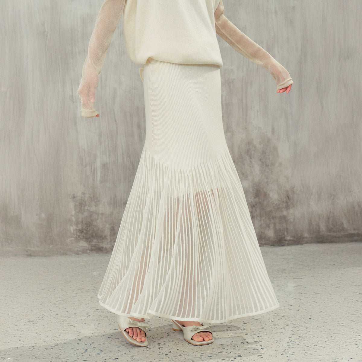 SAME FLOW Spliced Pleated High-Waist Maxi Skirt