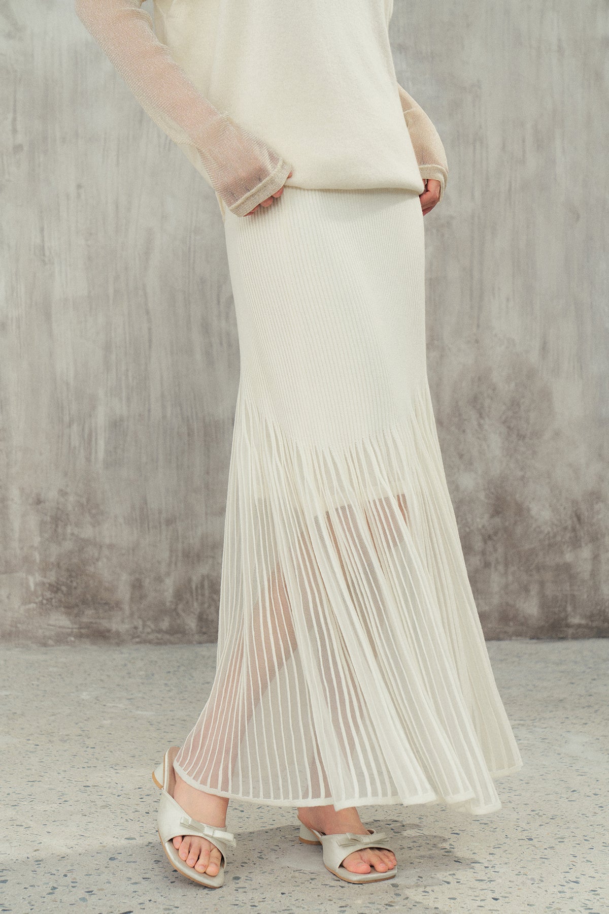 SAME FLOW Spliced Pleated High-Waist Maxi Skirt