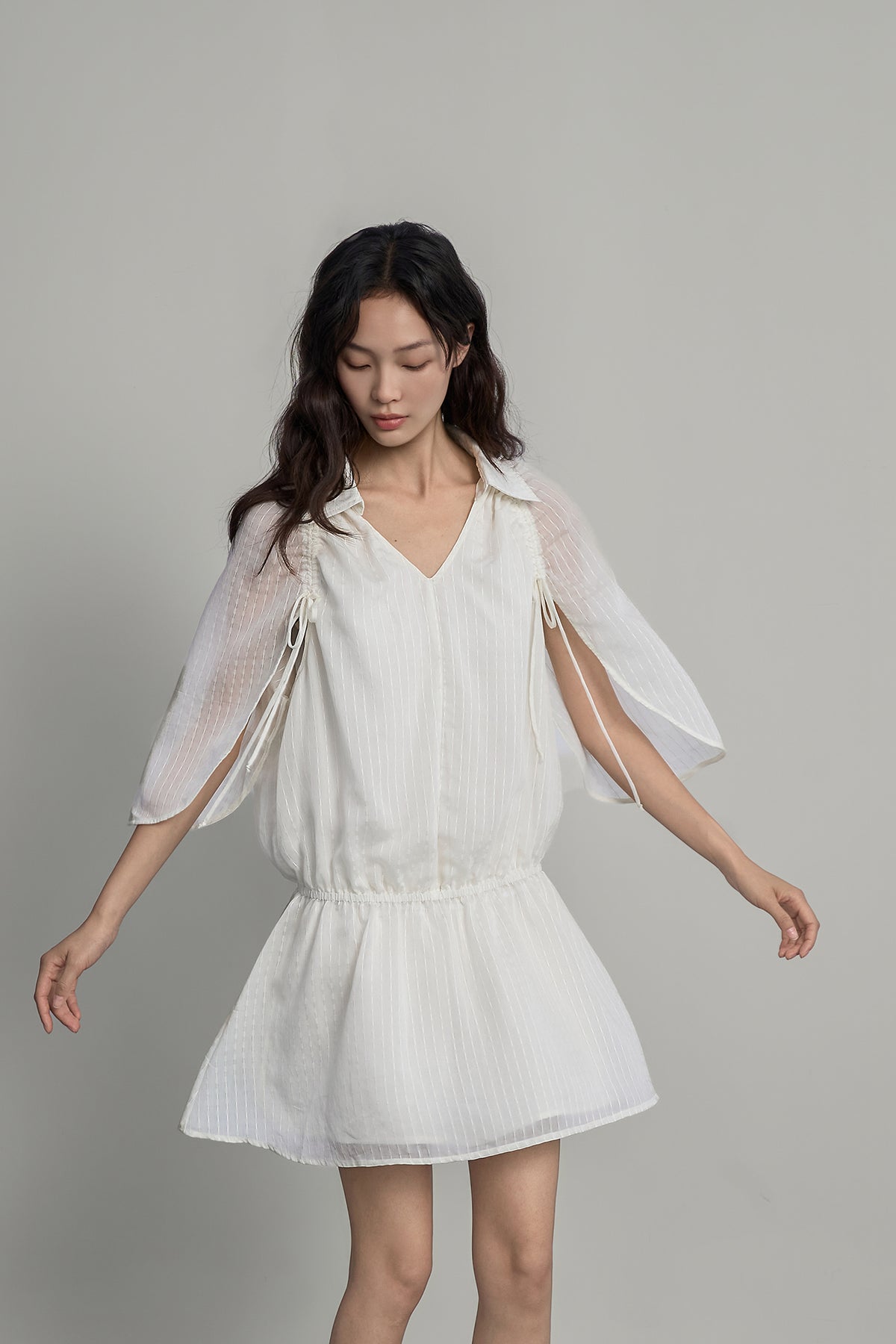 SAME FLOW Striped Drawstring Split-Sleeve Mini Dress